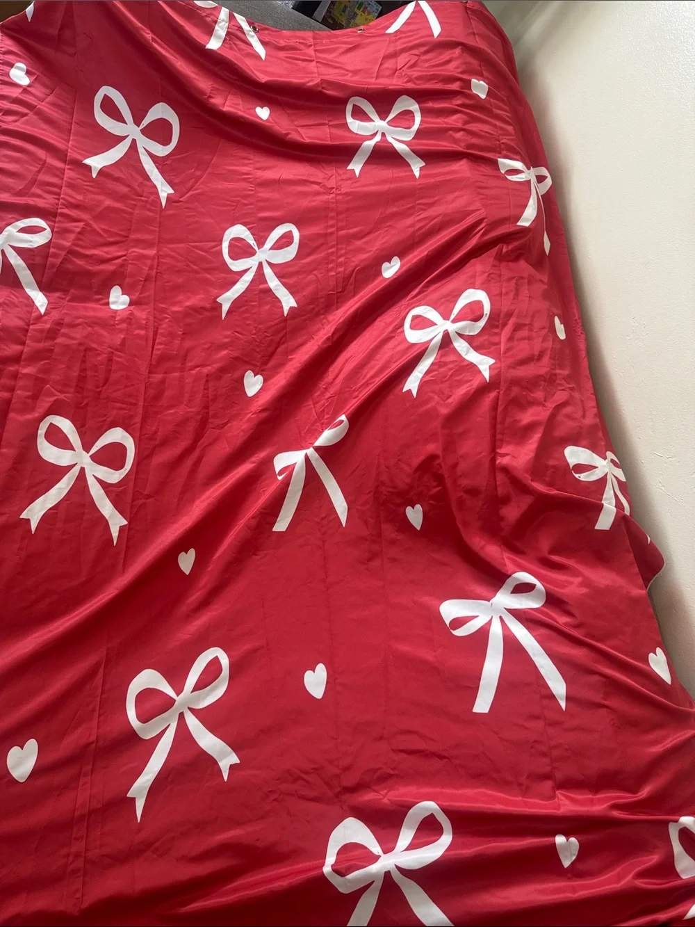SHEIN Red Shower Curtain with White Bow & Heart Print